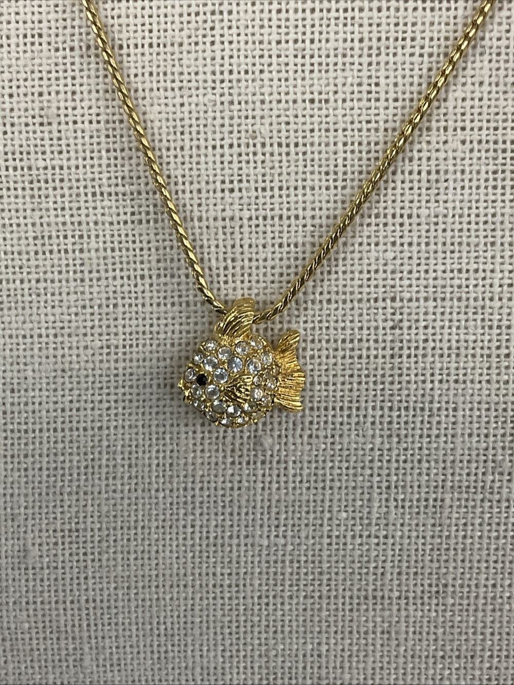 VTG VINTAGE ADORABLE SWAROVSKI CRYSTAL GOLD TONE FISH NECKLACE